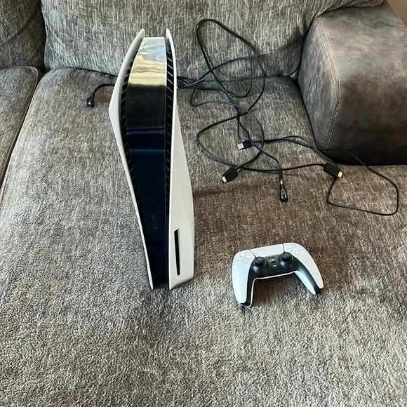 PS5 and controller! - Picture 2 of 11